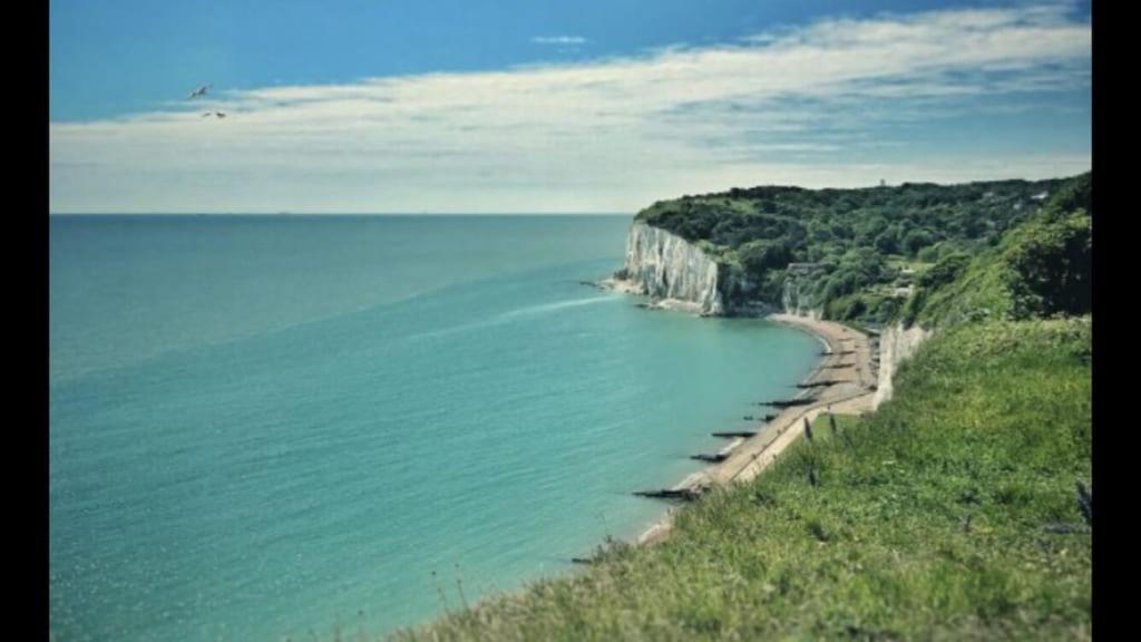 Foxes Sea Side Retreat Deluxe Chalet Is A Lovely Holiday Home Tucked Away On The Kent Coast Kingsdown  Екстер'єр фото