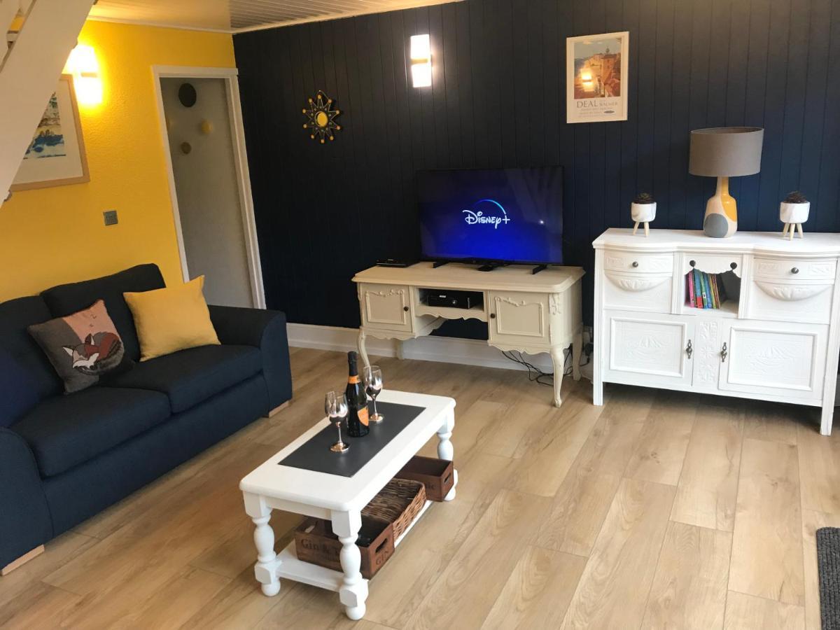 Foxes Sea Side Retreat Deluxe Chalet Is A Lovely Holiday Home Tucked Away On The Kent Coast Kingsdown  Екстер'єр фото