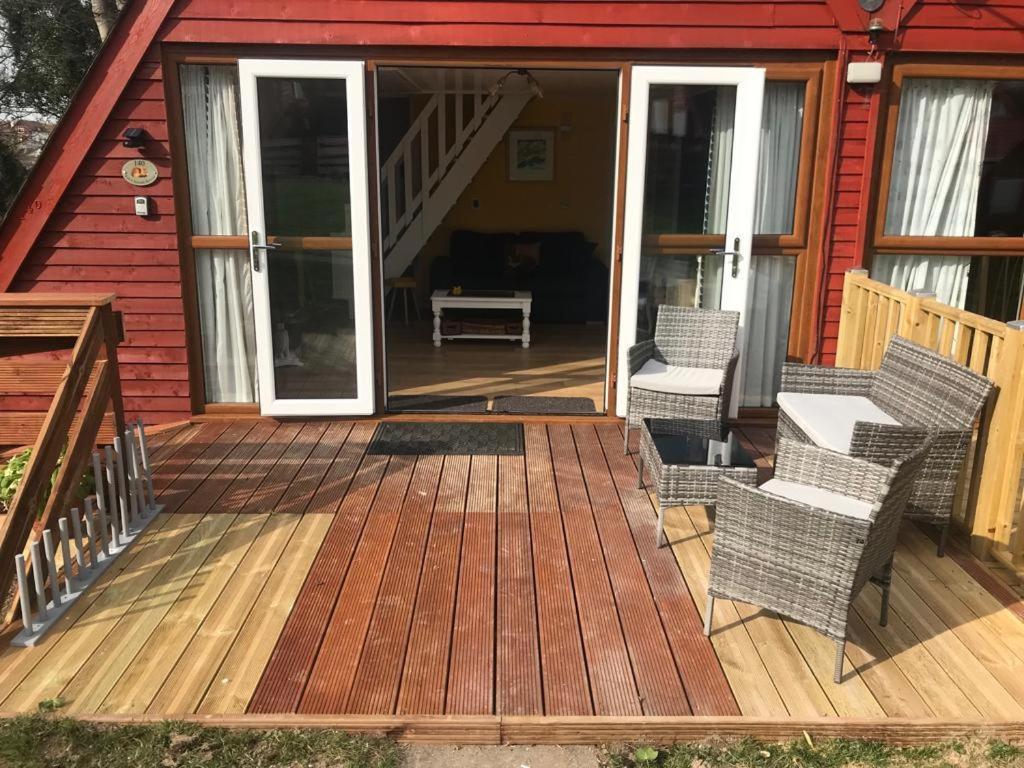 Foxes Sea Side Retreat Deluxe Chalet Is A Lovely Holiday Home Tucked Away On The Kent Coast Kingsdown  Екстер'єр фото
