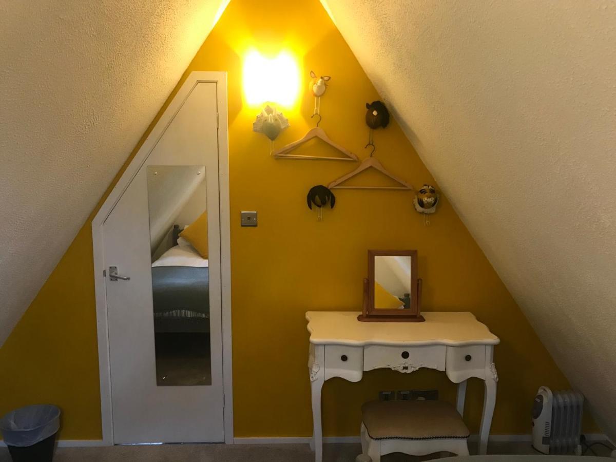 Foxes Sea Side Retreat Deluxe Chalet Is A Lovely Holiday Home Tucked Away On The Kent Coast Kingsdown  Екстер'єр фото