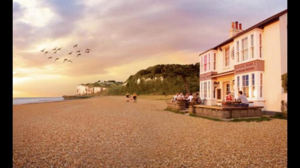 Foxes Sea Side Retreat Deluxe Chalet Is A Lovely Holiday Home Tucked Away On The Kent Coast Kingsdown  Екстер'єр фото