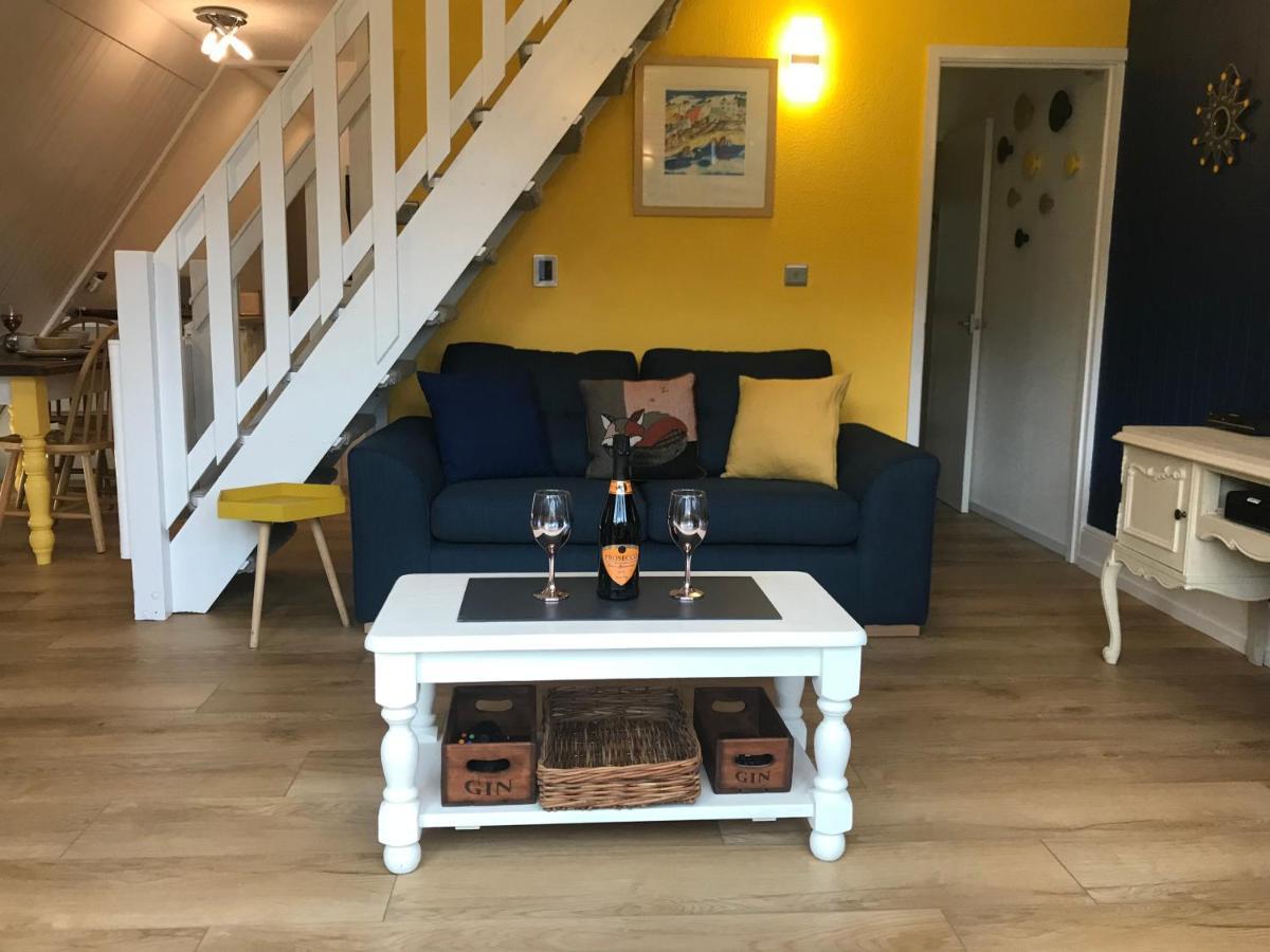 Foxes Sea Side Retreat Deluxe Chalet Is A Lovely Holiday Home Tucked Away On The Kent Coast Kingsdown  Екстер'єр фото