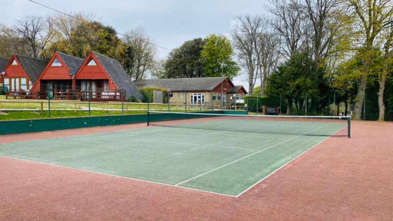Foxes Sea Side Retreat Deluxe Chalet Is A Lovely Holiday Home Tucked Away On The Kent Coast Kingsdown  Екстер'єр фото