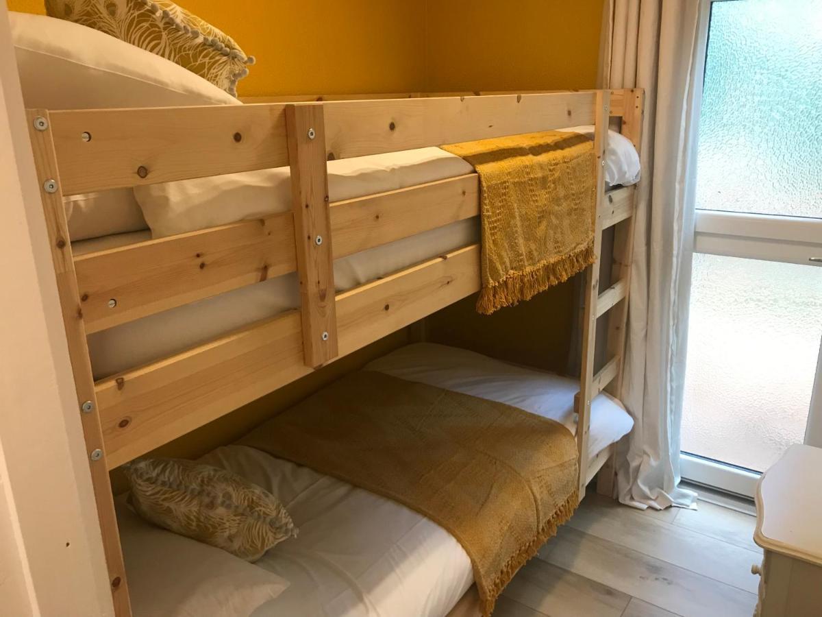 Foxes Sea Side Retreat Deluxe Chalet Is A Lovely Holiday Home Tucked Away On The Kent Coast Kingsdown  Екстер'єр фото